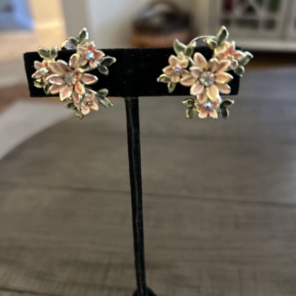 Vintage Floral Cluster On Silver Metal Clip On Earrings